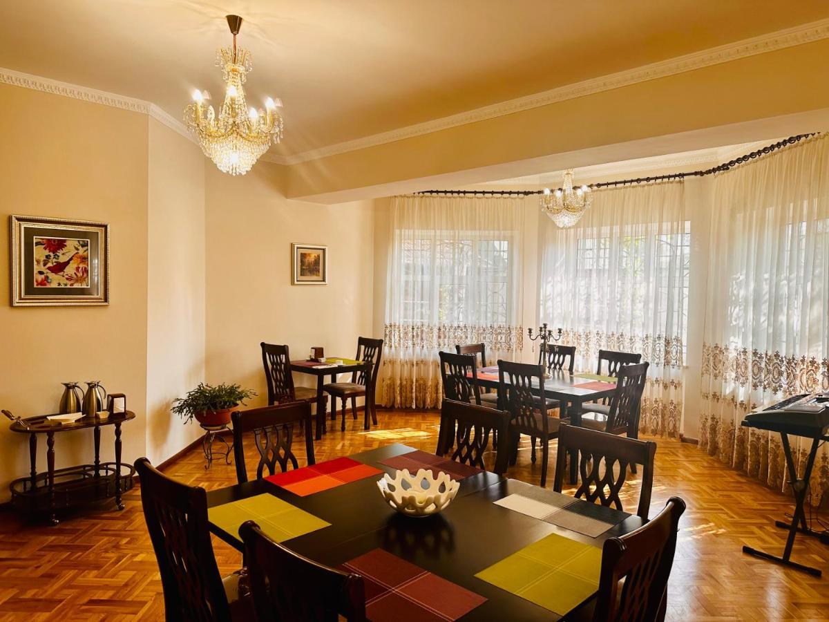 Astoria Garden Hotel Bishkek Esterno foto
