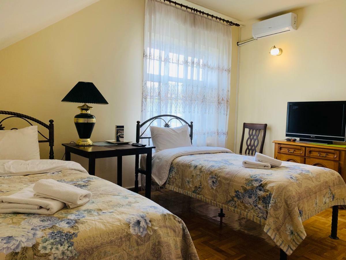 Astoria Garden Hotel Bishkek Esterno foto