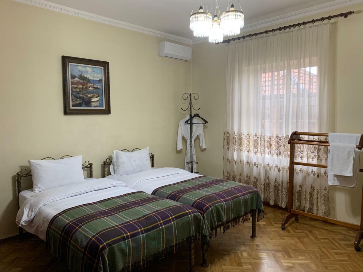 Astoria Garden Hotel Bishkek Esterno foto