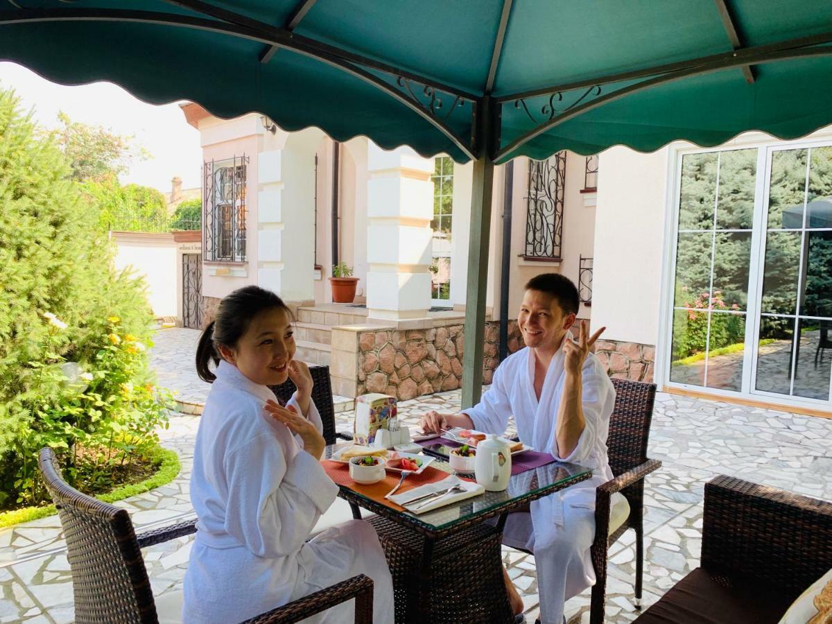 Astoria Garden Hotel Bishkek Esterno foto